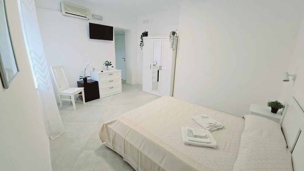 Hotel paradiso Basic Double or Twin Room 2