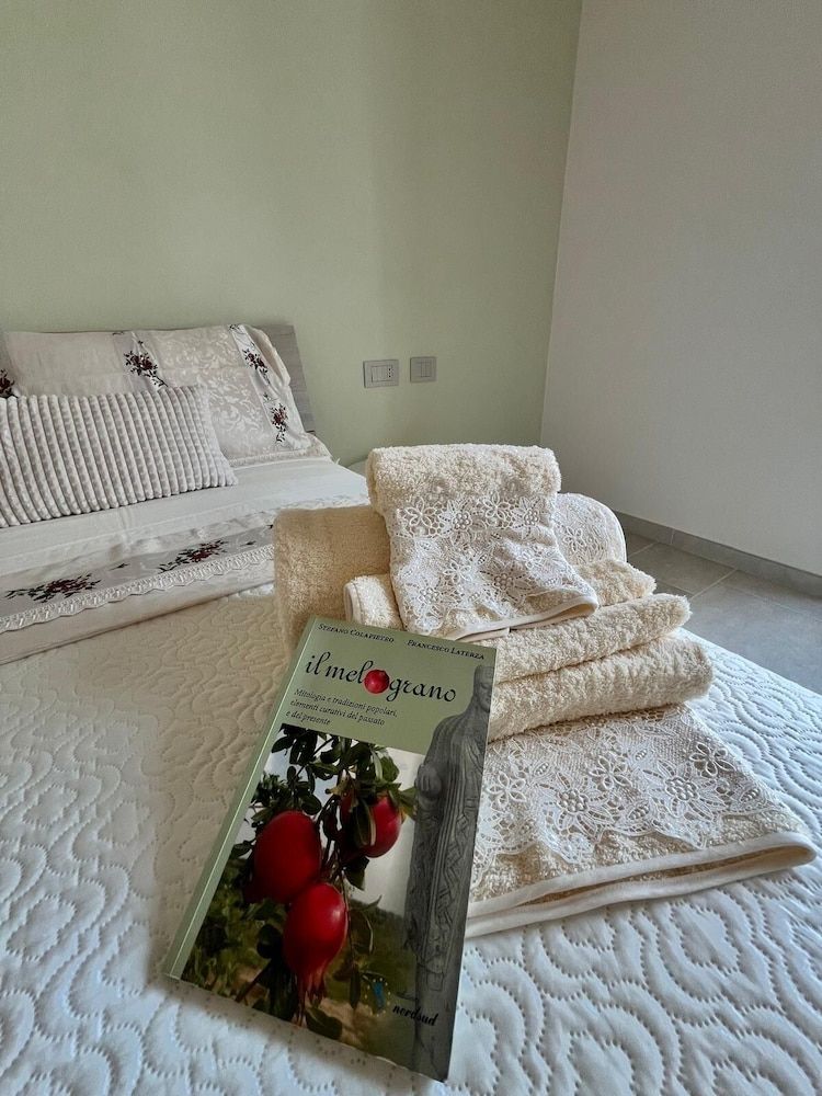 Villa Itriò Comfort Triple Room, Pool View 6