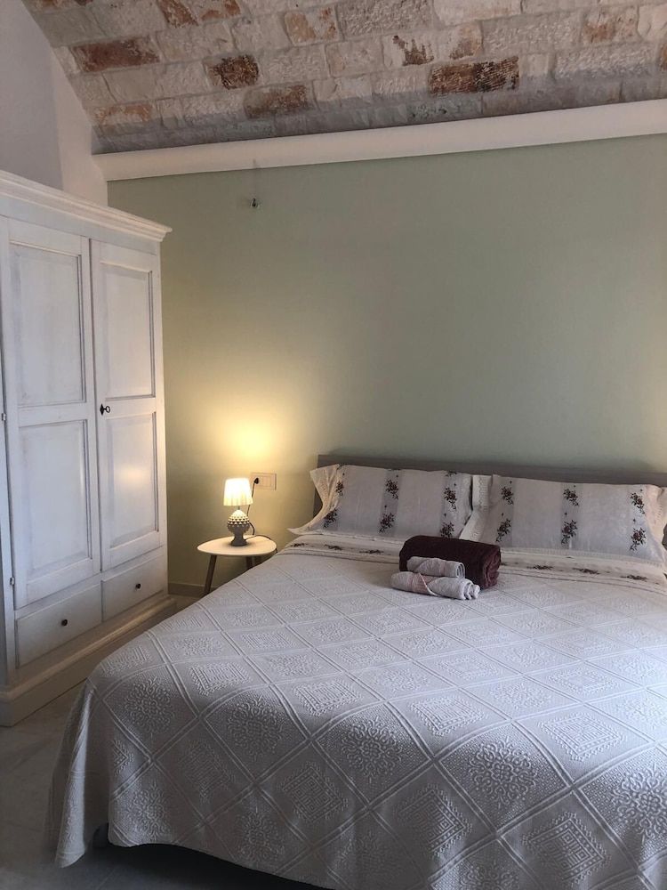 Villa Itriò Comfort Triple Room, Pool View 12