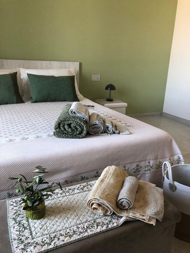 Villa Itriò Superior Room, Pool View 9