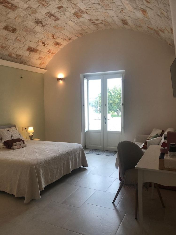 Villa Itriò Comfort Triple Room, Pool View 13