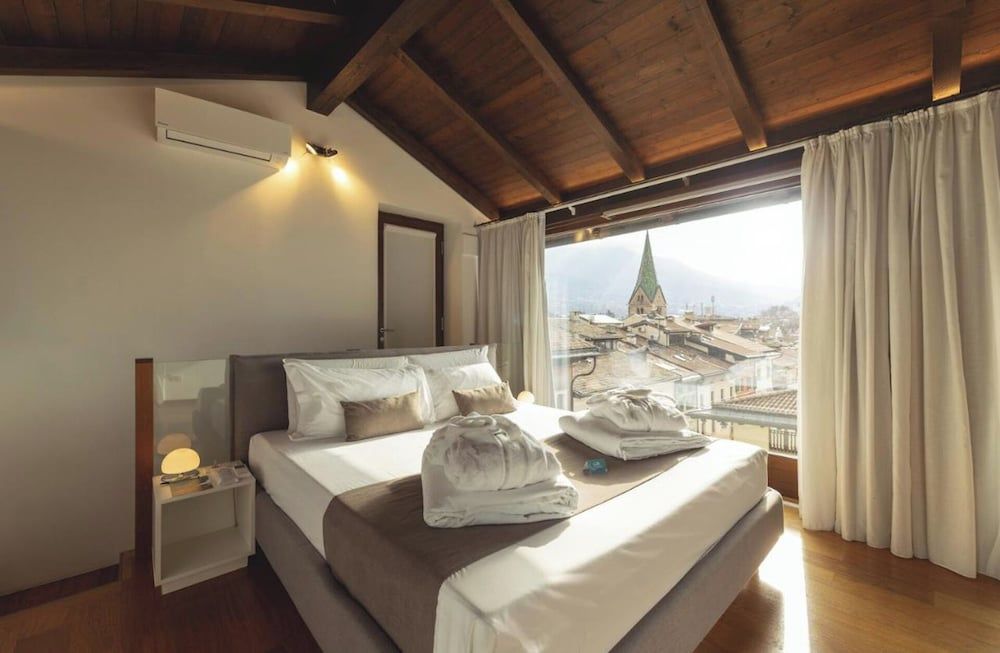 Junior Room, City View