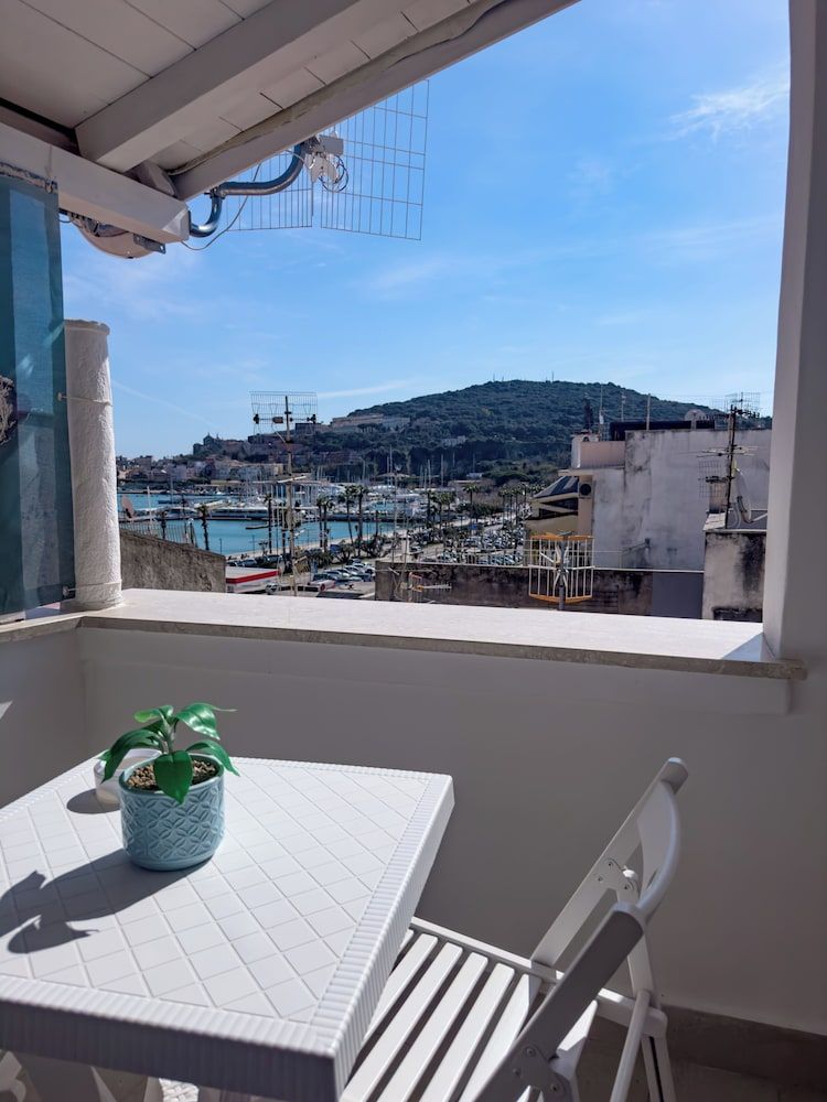 LA PERLA AZZURRA Apartment, Marina View 9