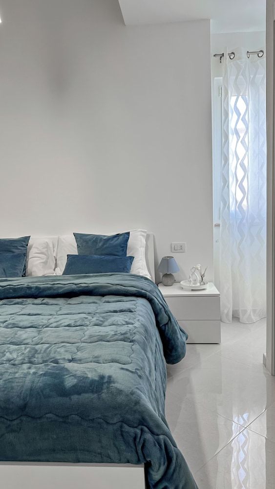 LA PERLA AZZURRA Apartment, Marina View 4