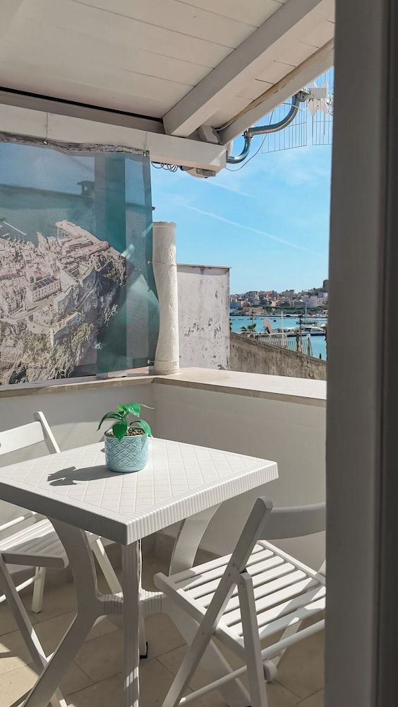 LA PERLA AZZURRA Apartment, Marina View 8