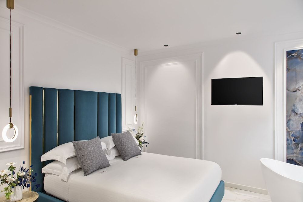 Dama Luxury Suites Pompei Deluxe Room 5