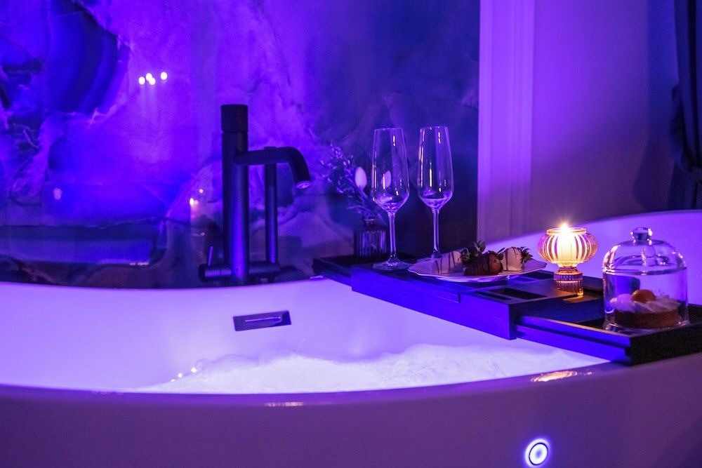 Dama Luxury Suites Pompei Deluxe Room 10