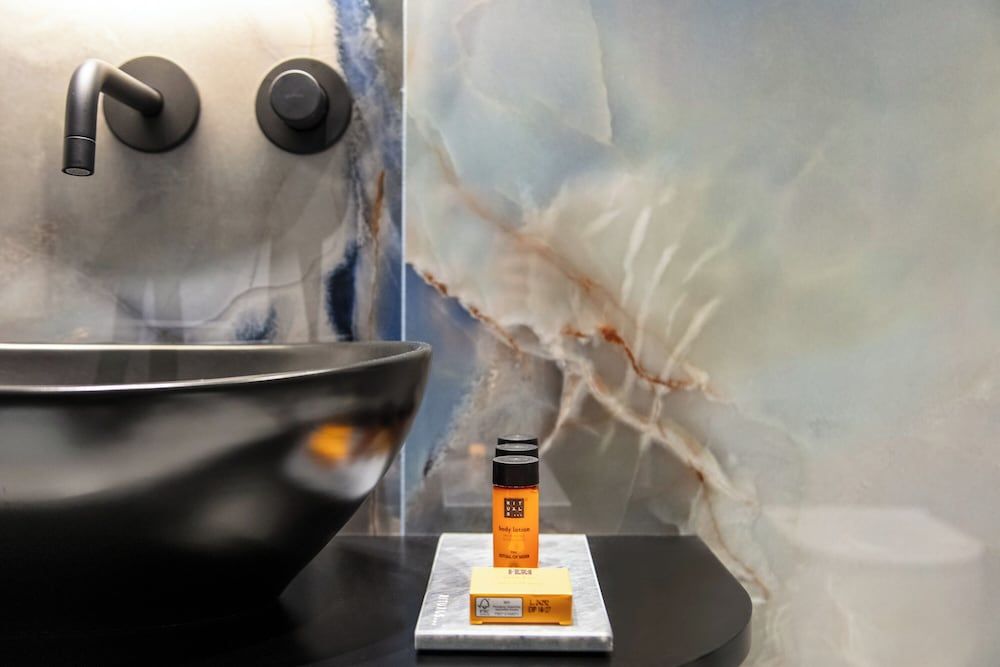 Dama Luxury Suites Pompei Deluxe Room 15