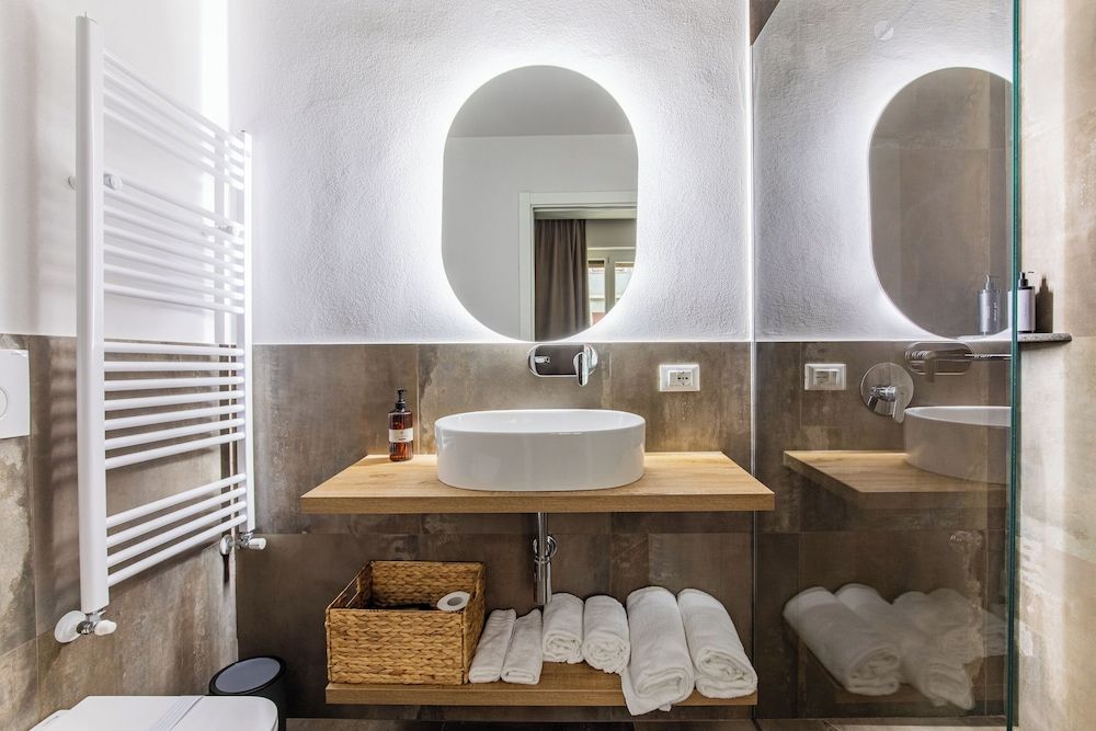 I Bimbi Guesthouse Deluxe Double Room, City View 6