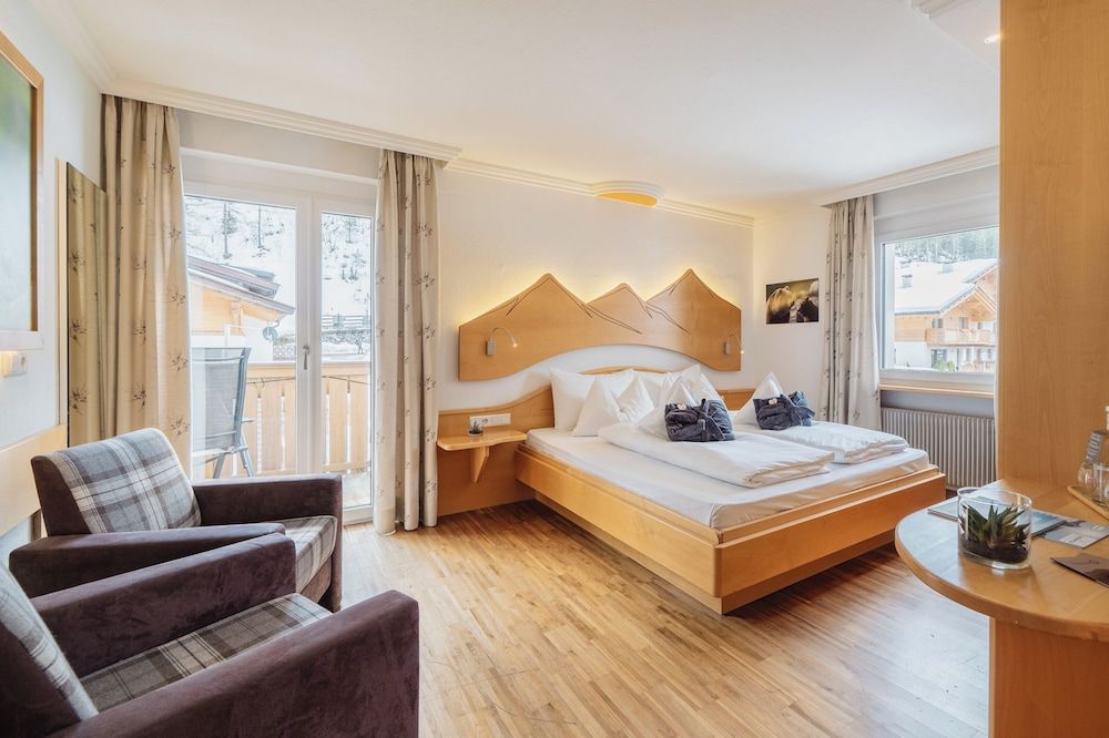 Pfeldererhof Classic Quadruple Room, Balcony