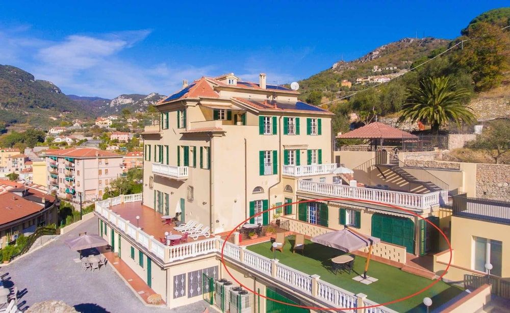 Casa Vacanze sul Borgo Appartamento in villa con piscina e giardino