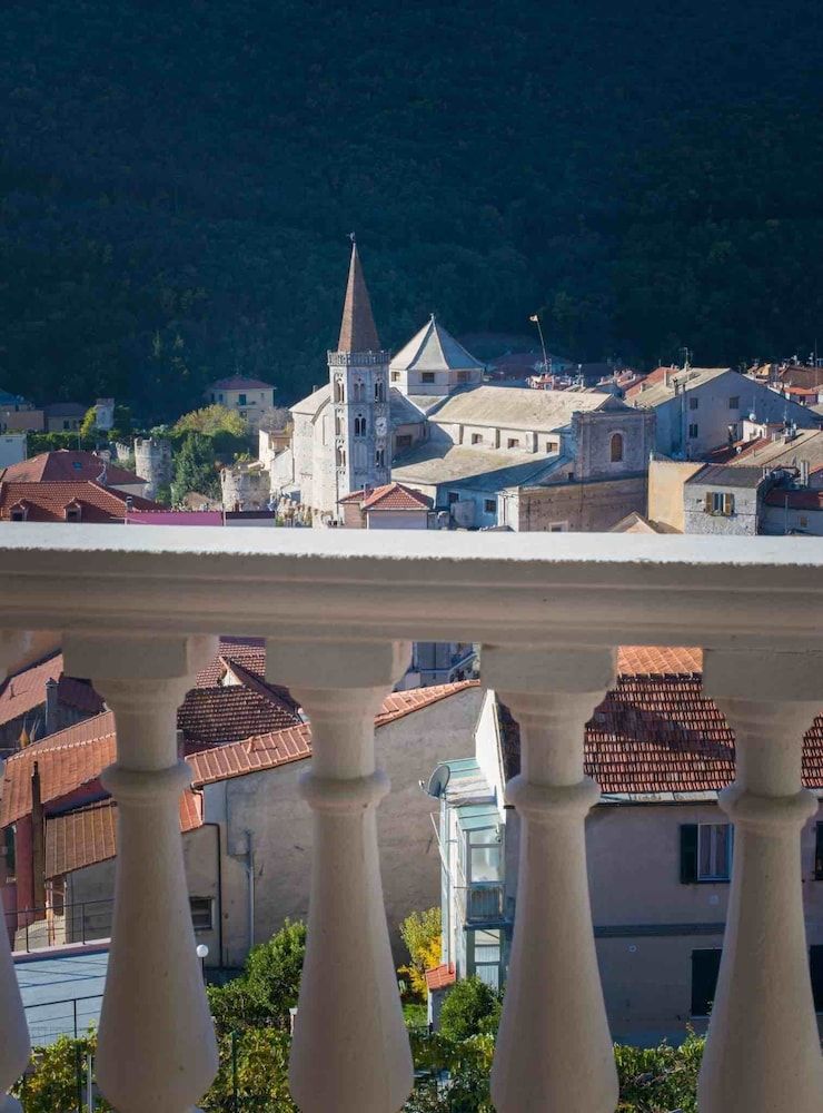 Casa Vacanze sul Borgo Appartamento deluxe in villa con piscina 10