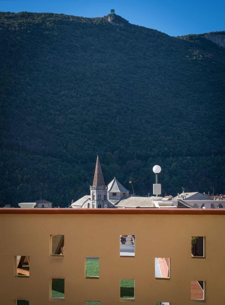 Casa Vacanze sul Borgo Appartamento in villa con piscina e giardino 7