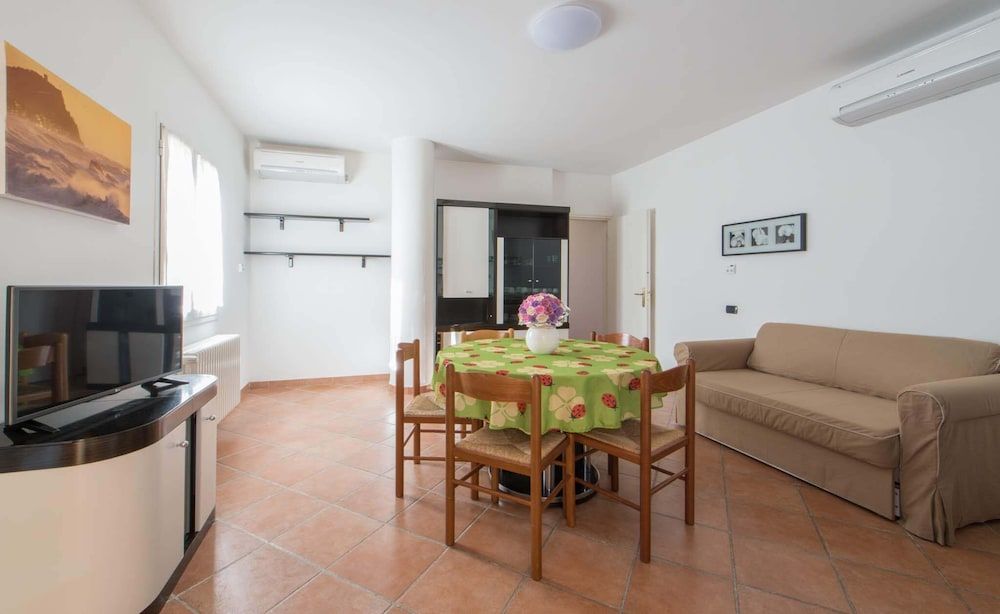 Casa Vacanze sul Borgo Appartamento in villa con piscina e giardino 4