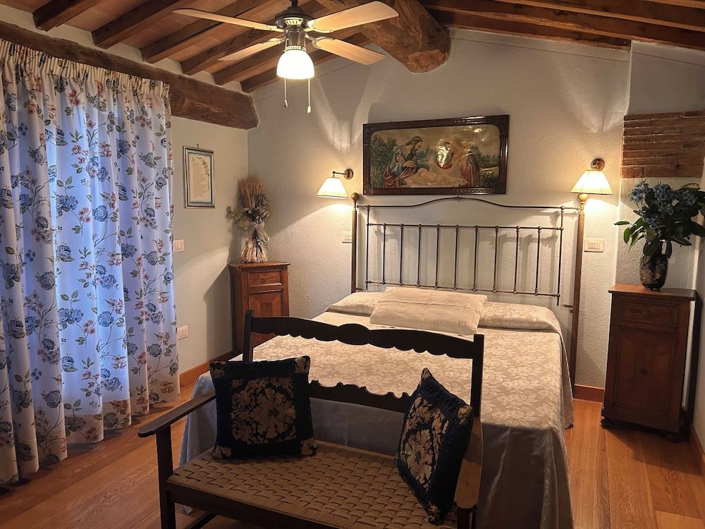 Historic Farmhouse Casa del Chiodo Royal Room, Balcony, Mountain View 11