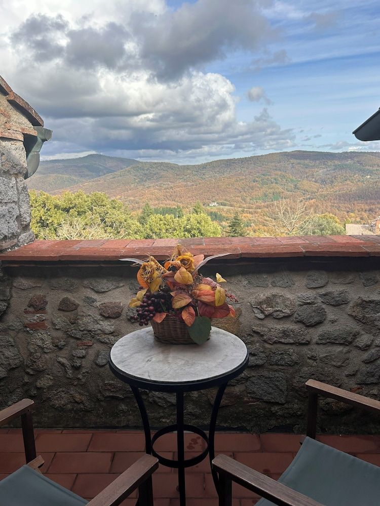 Historic Farmhouse Casa del Chiodo Deluxe Room, Balcony, Mountain View 10