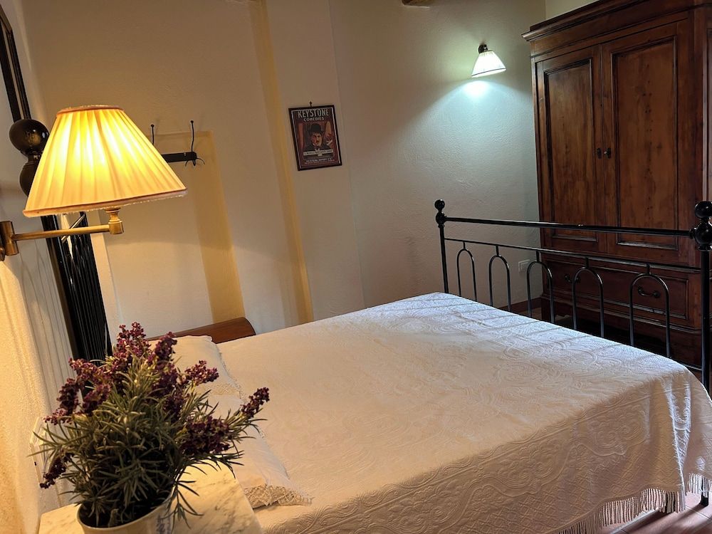 Historic Farmhouse Casa del Chiodo Classic Double Room, Private Bathroom 4