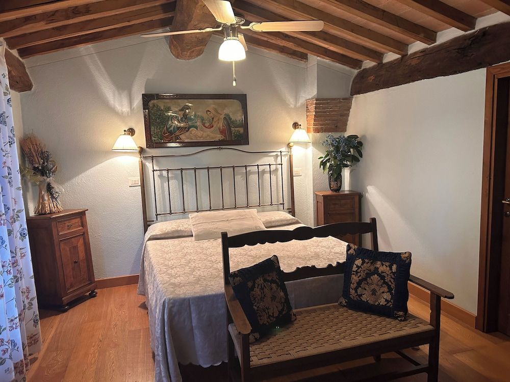 Historic Farmhouse Casa del Chiodo Royal Room, Balcony, Mountain View 10