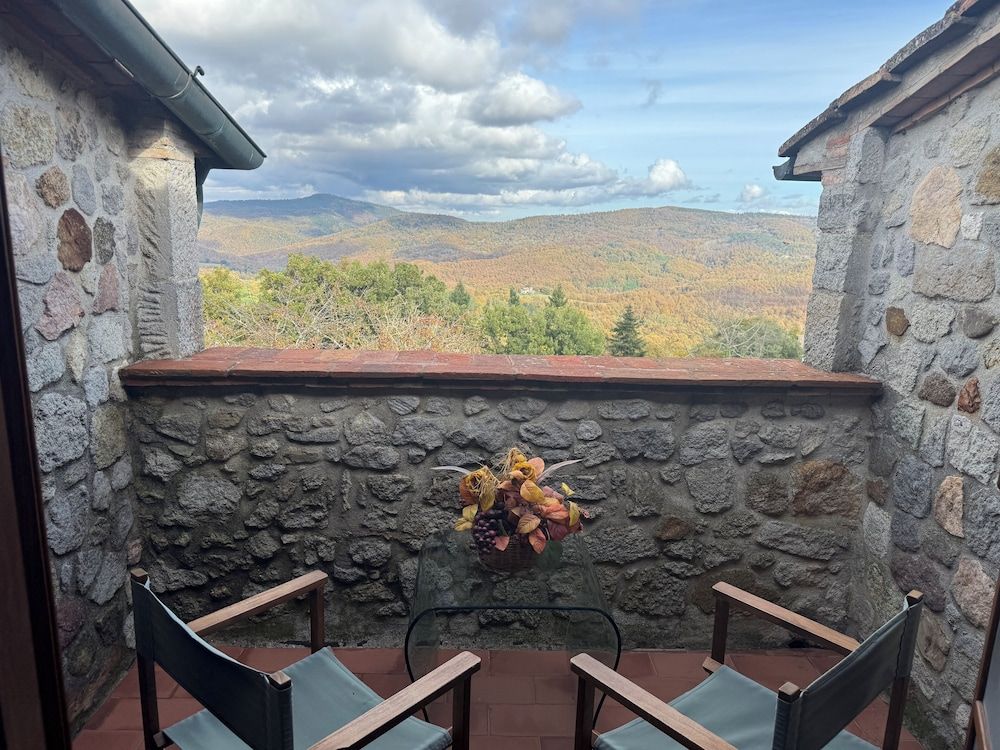 Historic Farmhouse Casa del Chiodo Deluxe Room, Balcony, Mountain View 22