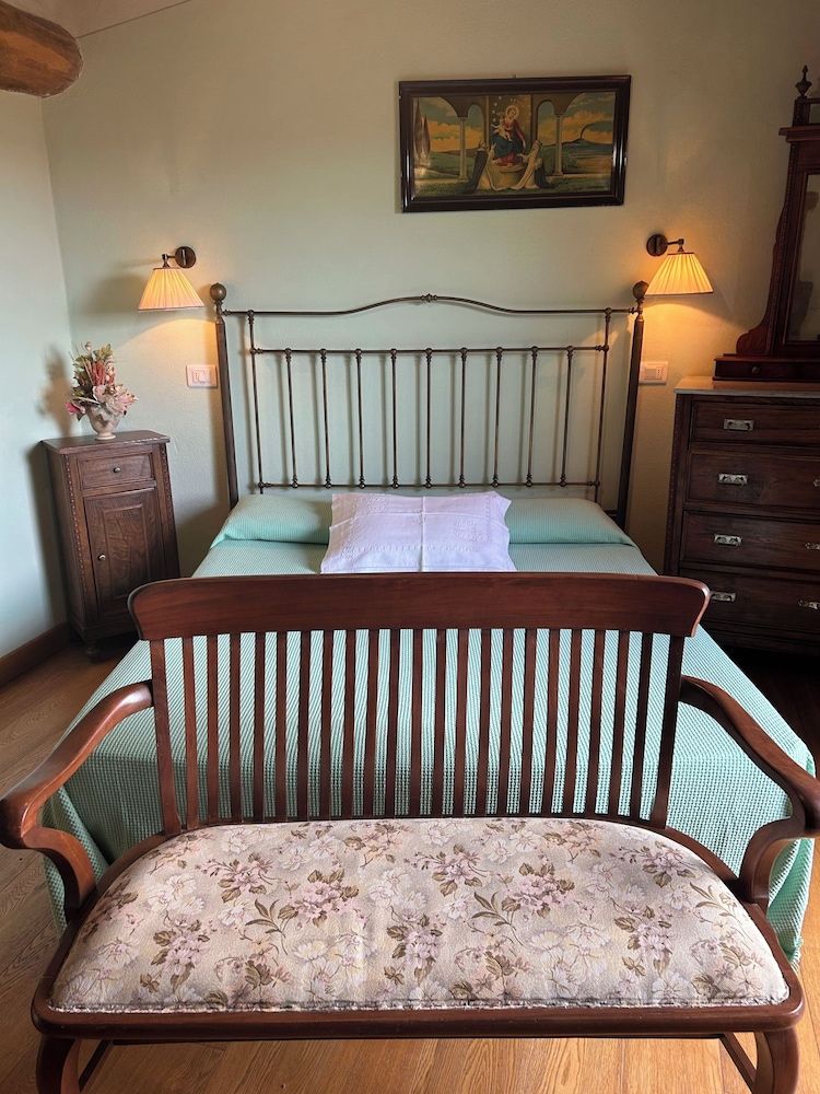 Historic Farmhouse Casa del Chiodo Deluxe Room, Balcony, Mountain View 7