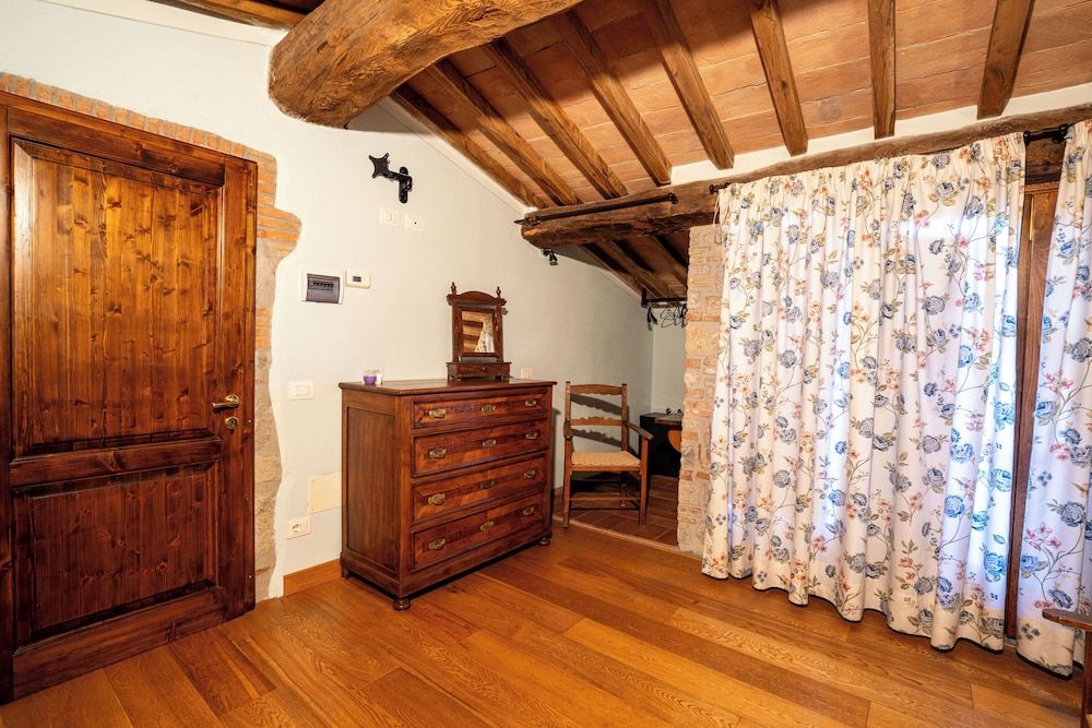 Historic Farmhouse Casa del Chiodo Deluxe Room, Balcony, Mountain View