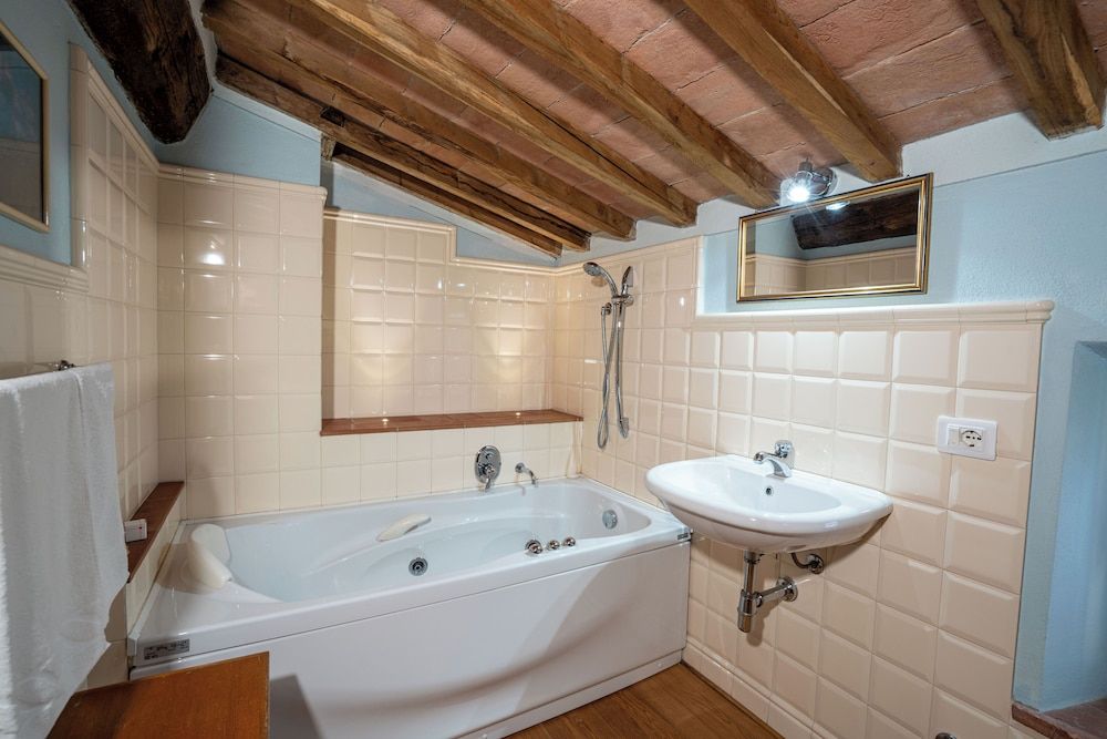 Historic Farmhouse Casa del Chiodo Royal Room, Balcony, Mountain View 25