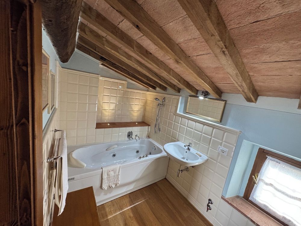 Historic Farmhouse Casa del Chiodo Royal Room, Balcony, Mountain View 26