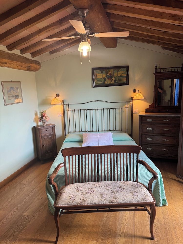 Historic Farmhouse Casa del Chiodo Deluxe Room, Balcony, Mountain View 14