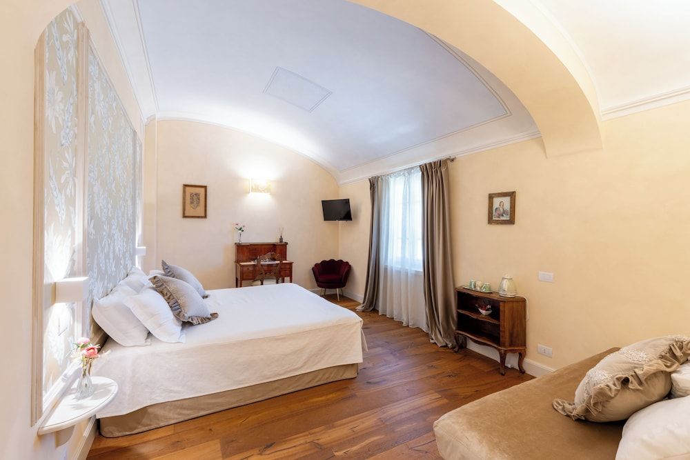 Borgo Sante Country House Superior Triple Room VIOLA DEL PENSIERO 5