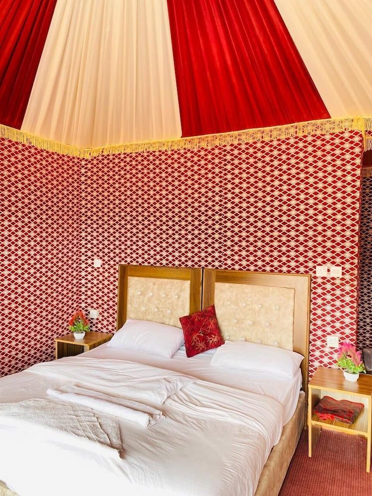 Whispers of the Stars Luxury Camp Deluxe Triple Room, Balcony, Mountain View 10