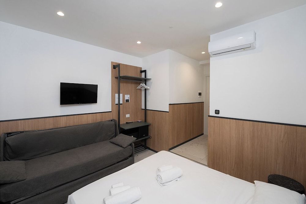 Mia Suites Angioino Family Double or Twin Room, Balcony, Sea View 12