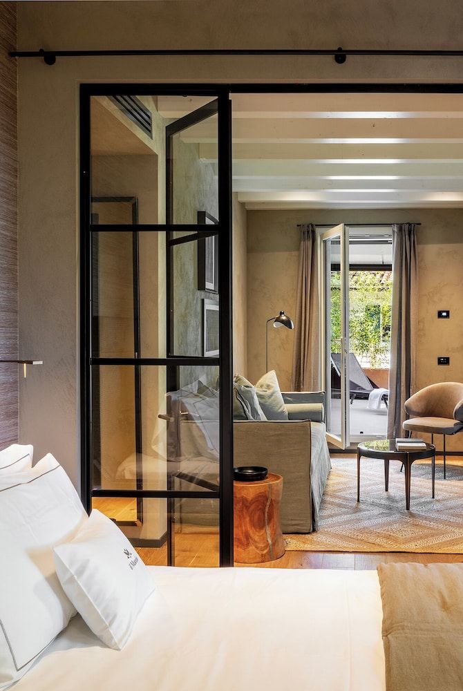 Exclusive Suite, Partial Lake View