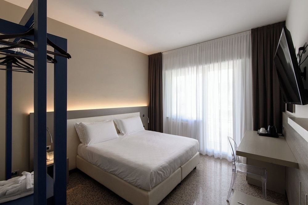 Hotiday Diano Marina Double Room, Balcony 3