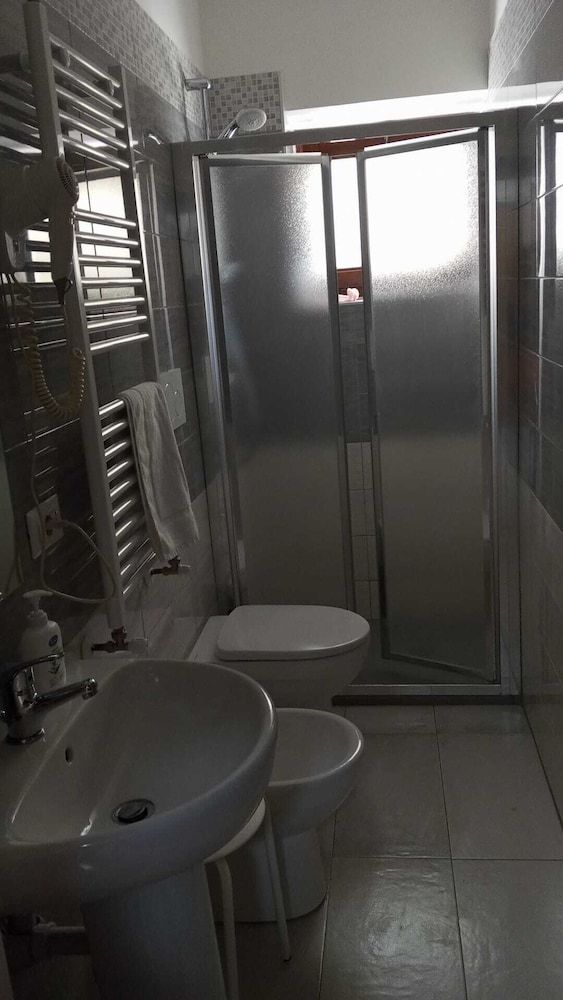 Hotel Blu Basic Quadruple Room, Balcony 4