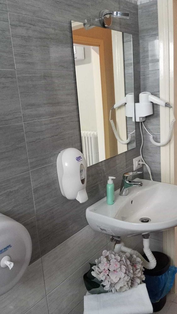 Hotel Blu Basic Quadruple Room, Balcony 3