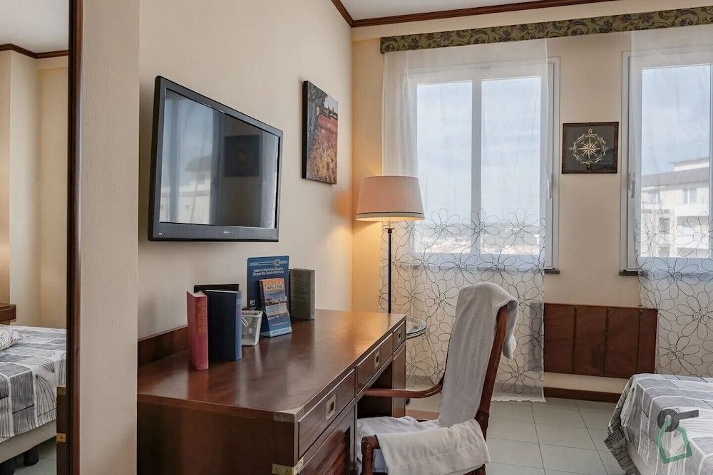 Hotiday Cecina Mare Double Room, Sea View 4