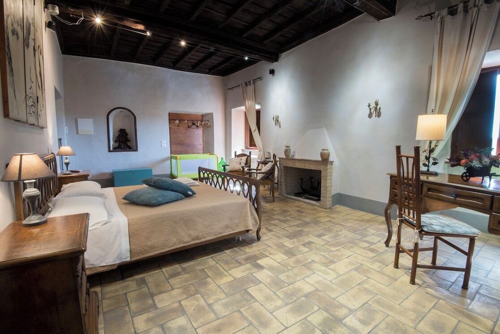 Palazzo Mazzini Standard Double Room, City View 4