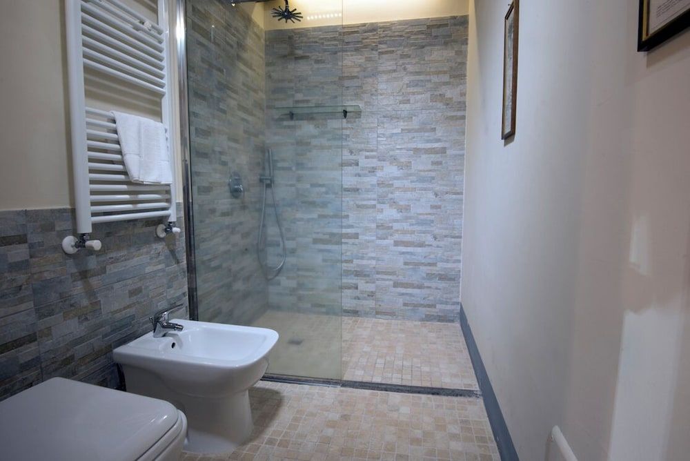 Palazzo Mazzini Deluxe Quadruple Room, City View 6