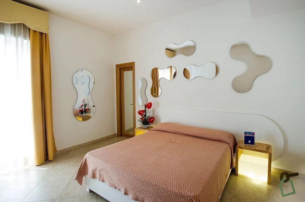 Hotiday Gallipoli Centro Quadruple Room 6