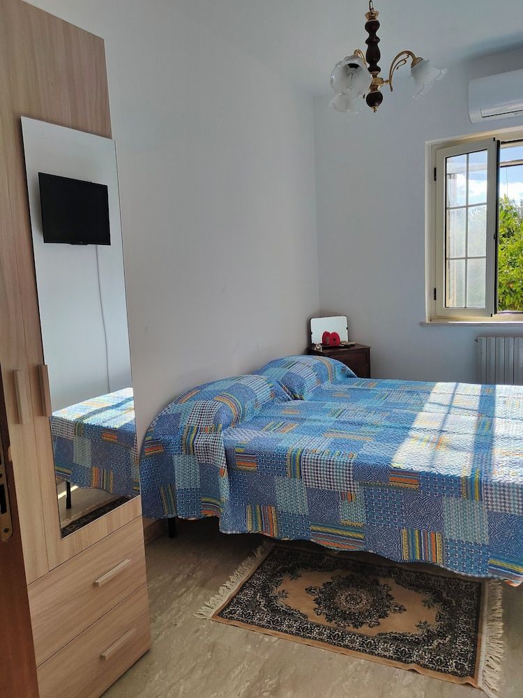 Holiday Calabria Rooms Classic Double or Twin Room, Garden View 9
