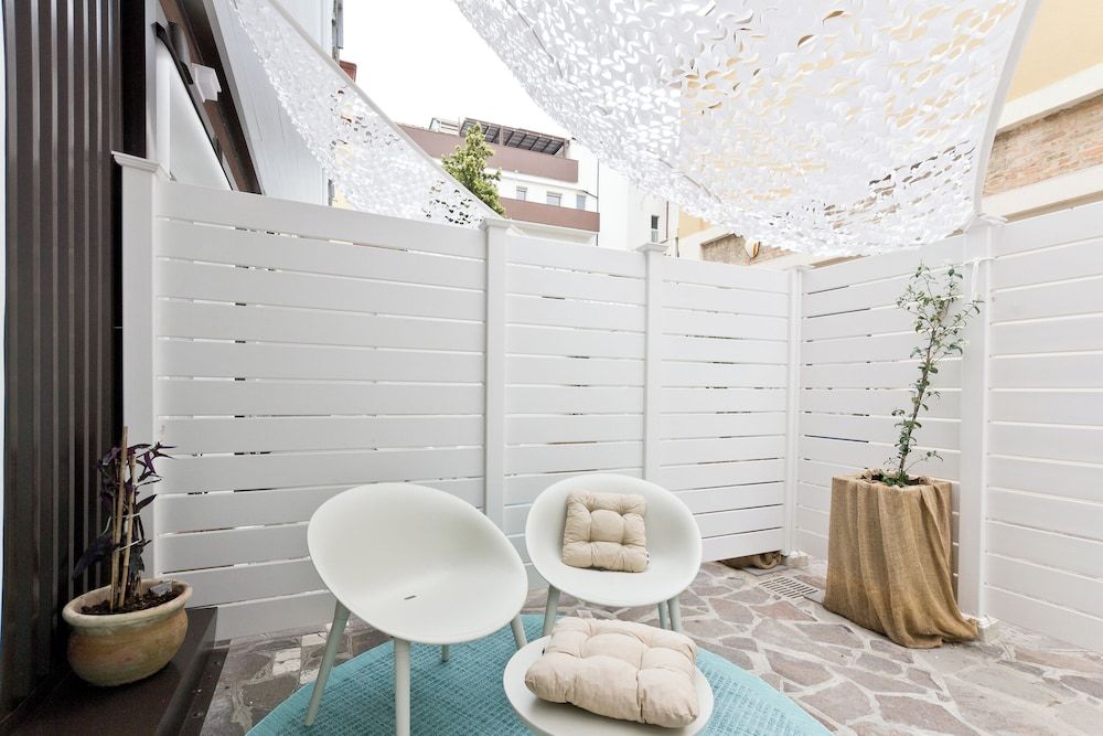 Borgo Centrale Rooms Deluxe Double or Twin Room, Roll-in Shower, Garden View 9