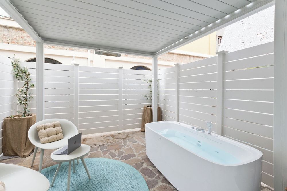 Borgo Centrale Rooms Deluxe Double or Twin Room, 1 King Bed, Non Smoking, Garden View 10