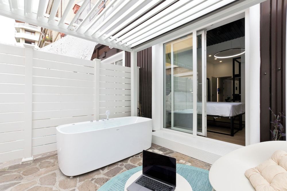 Borgo Centrale Rooms Deluxe Double or Twin Room, 1 King Bed, Non Smoking, Garden View 11