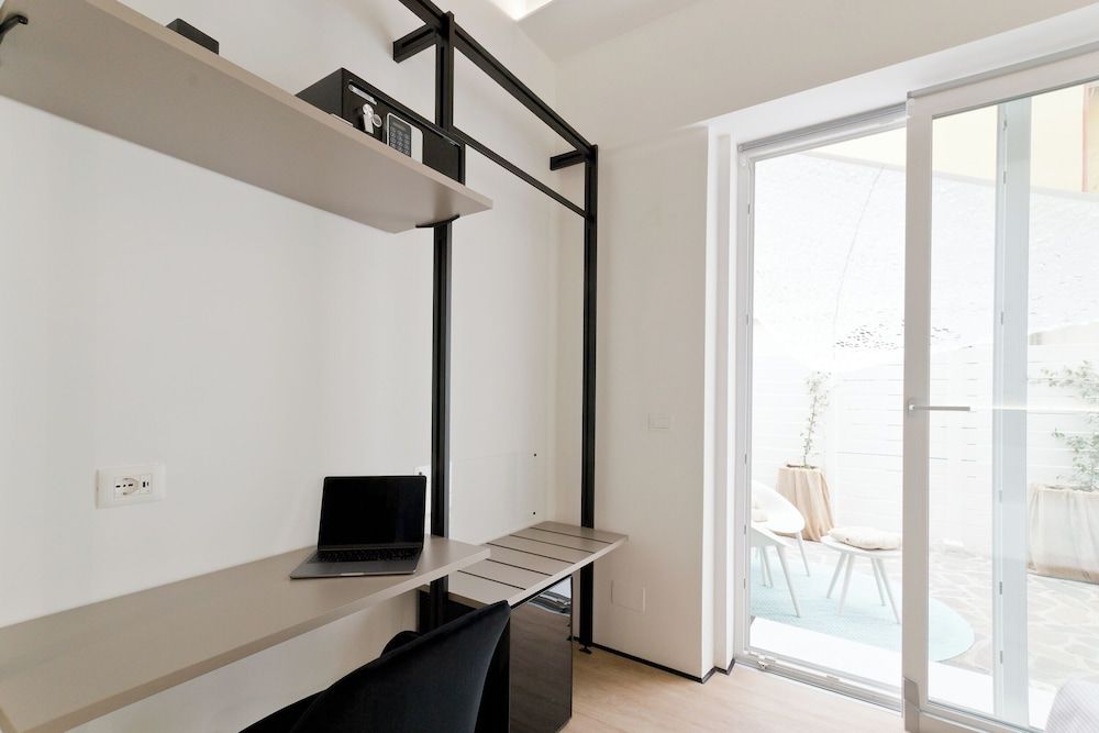 Borgo Centrale Rooms Deluxe Double or Twin Room, Roll-in Shower, Garden View 6