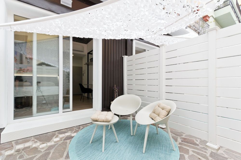 Borgo Centrale Rooms Deluxe Double or Twin Room, Roll-in Shower, Garden View 7