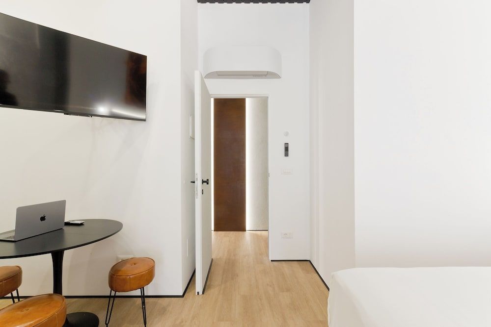 Borgo Centrale Rooms Deluxe Double or Twin Room, 1 King Bed, Non Smoking, Garden View 9