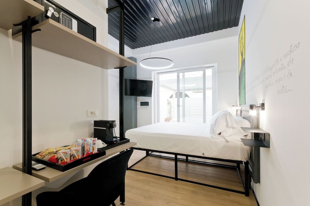 Borgo Centrale Rooms Deluxe Double or Twin Room, 1 King Bed, Non Smoking, Garden View 6