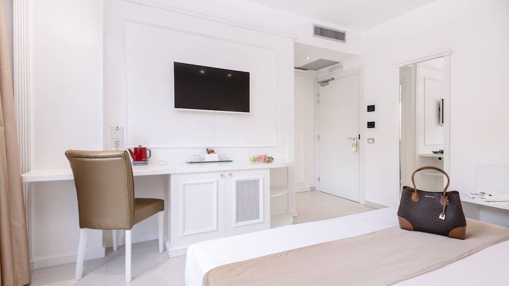 Ludwig Boutique Hotel & Spa Classic Double Room, Balcony, City View 4