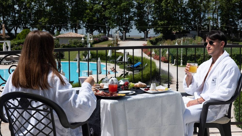 Ludwig Boutique Hotel & Spa Deluxe Suite, Private Pool, Lake View 5