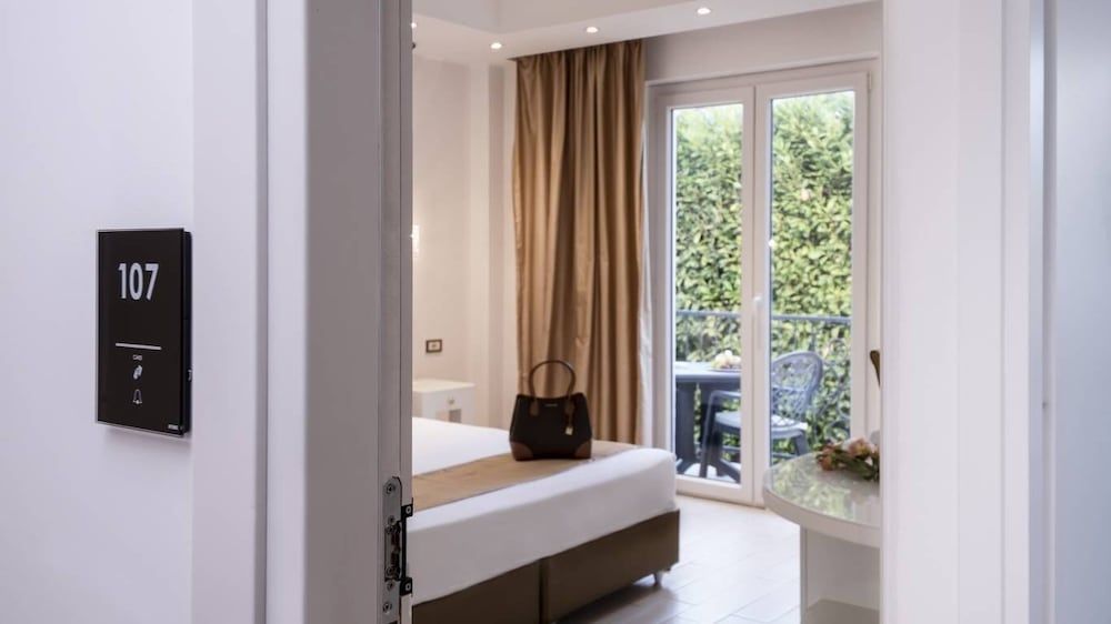 Ludwig Boutique Hotel & Spa Classic Double Room, Balcony, City View 6